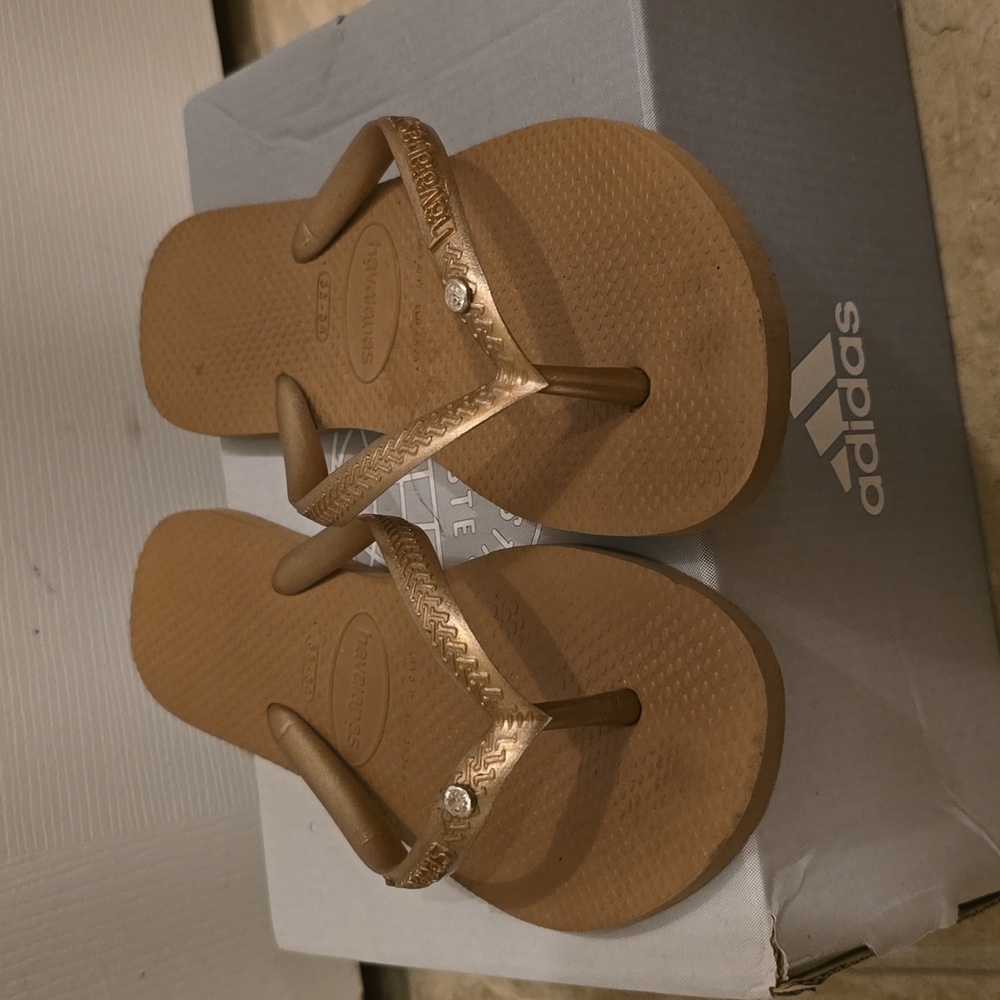 Havanianas Girl's Flip Flop Bronzey Gold Size 3/4Y